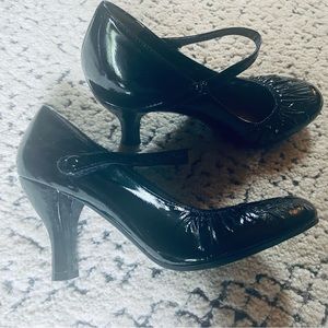 Naturalizer patent leather Mary Jane’s